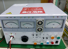コネクタ、耐電圧試験器